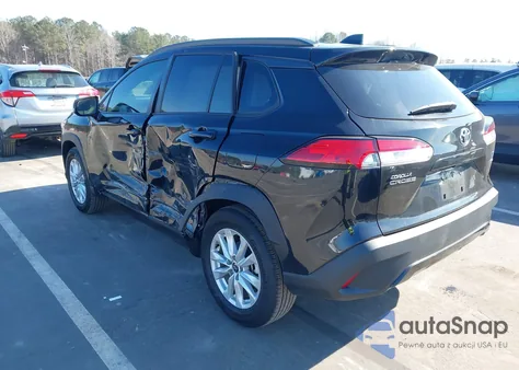 2023 Toyota Corolla Cross Le z USA, uszkodzony, nr VIN 7MUCAABG7PV070389